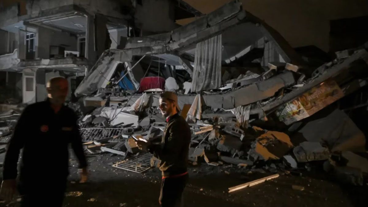 El nuevo terremoto ocurrido en el sur de Turquía provocó serios daños en varios edificio y pánico entre los pobladores