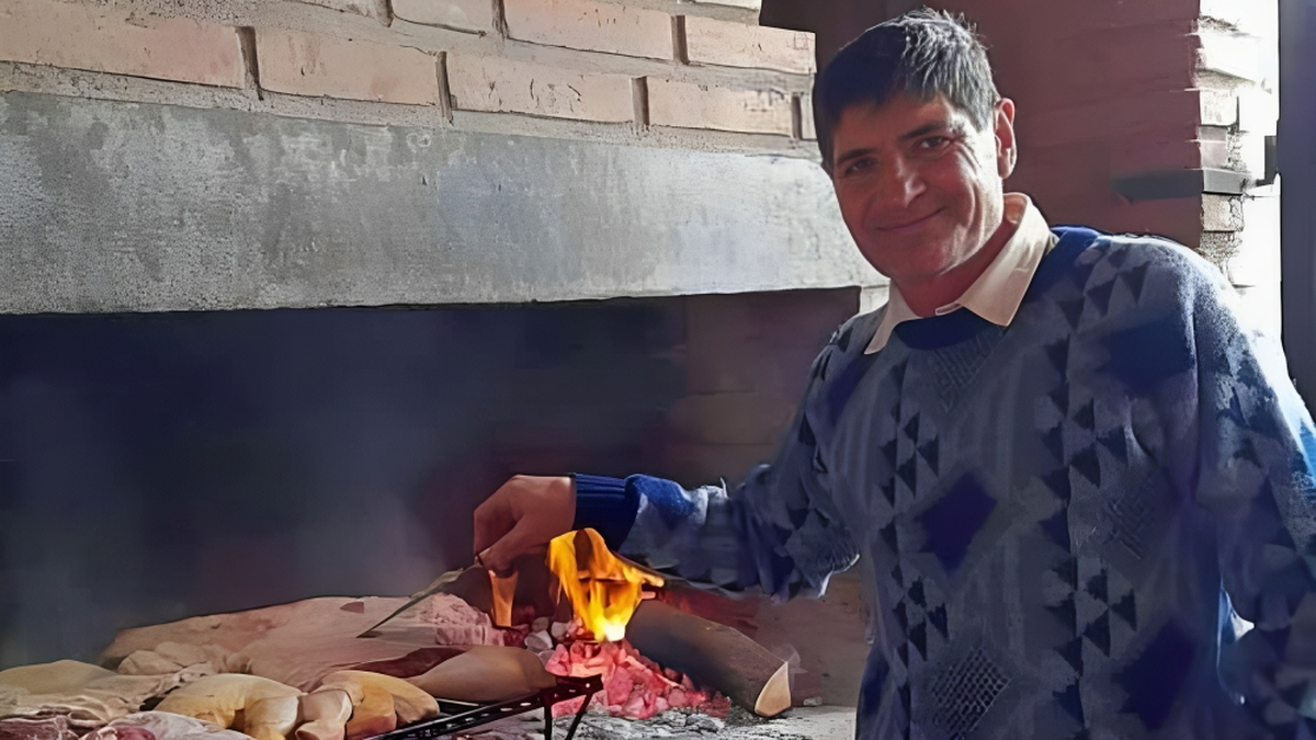 Varas perdió el control del rodado y el impacto contra un árbol fue muy violento. Varas perdió el control del rodado y el impacto contra un árbol fue muy violento.