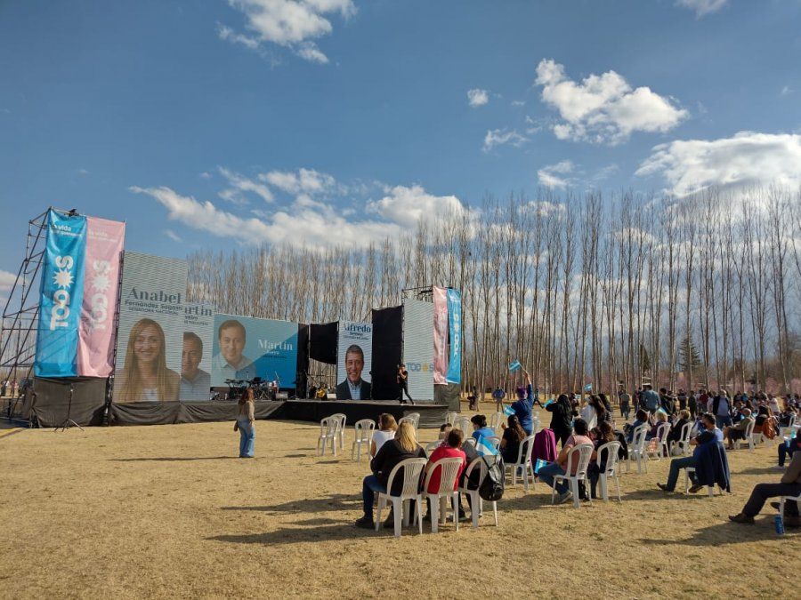 En los carteles de un acto político del Frente de Todos en Tunuyán, Adolfo Bermejo apareció bautizado como Alfredo.&nbsp;