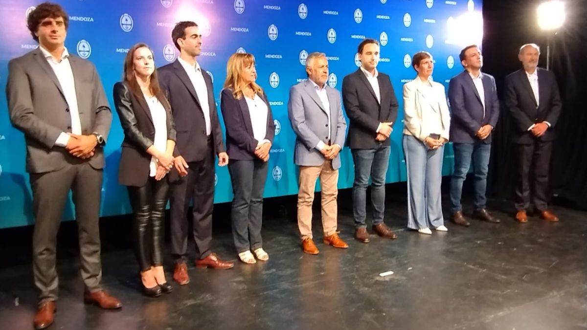 Los integrantes del gabinete que anunció este miércoles el gobernador electo Alfredo Cornejo. Los integrantes del gabinete que anunció este miércoles el gobernador electo Alfredo Cornejo.