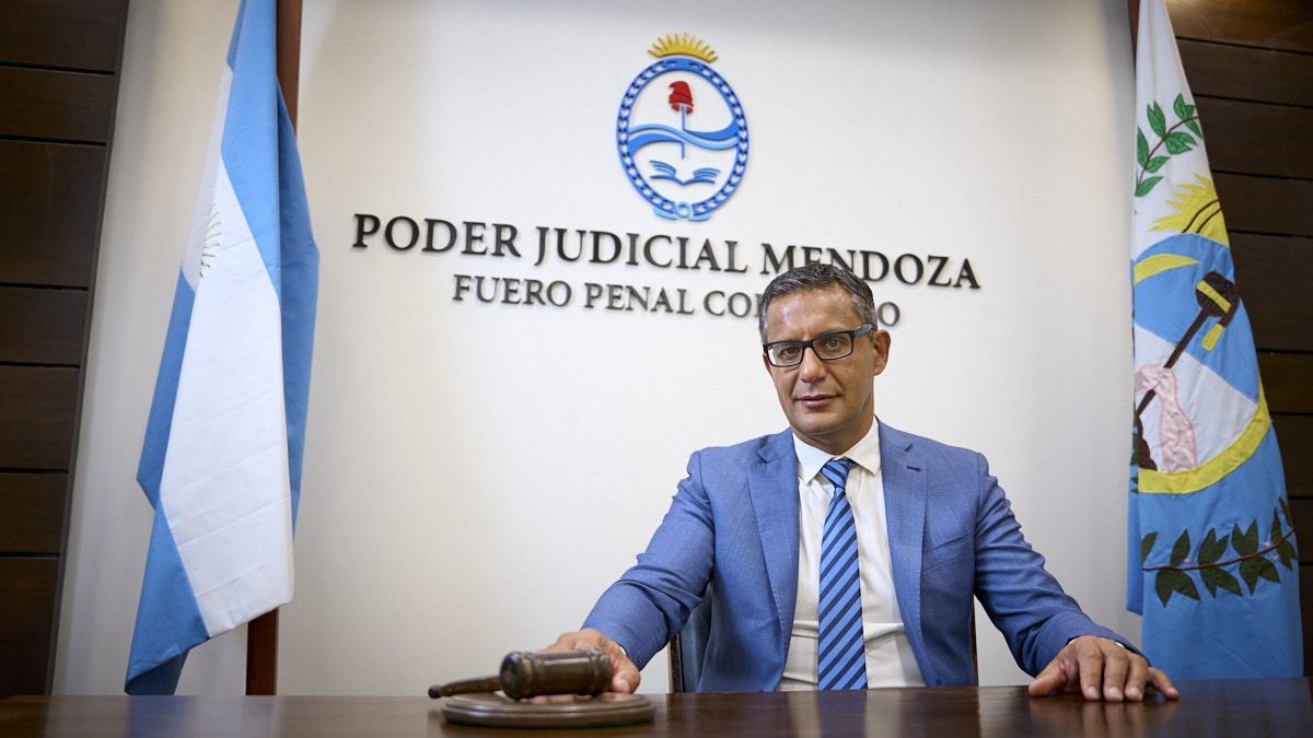 El juez Sebastián Sarmiento hizo lugar al habeas corpus que presentó un colectivo de internos de distintos penales que estudian y que reclamaban mantener sus celulares para poder estudiar. El juez Sebastián Sarmiento hizo lugar al habeas corpus que presentó un colectivo de internos de distintos penales que estudian y que reclamaban mantener sus celulares para poder estudiar.