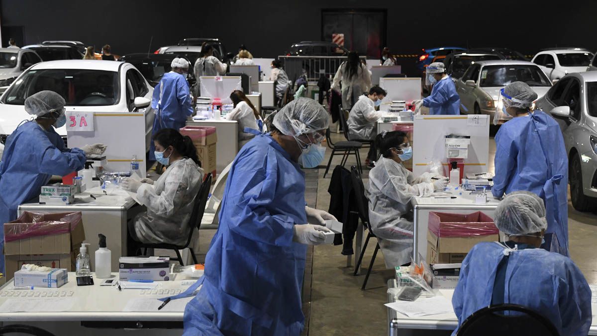 Aún hay más de 145.000 casos activos de coronavirus en Argentina.
