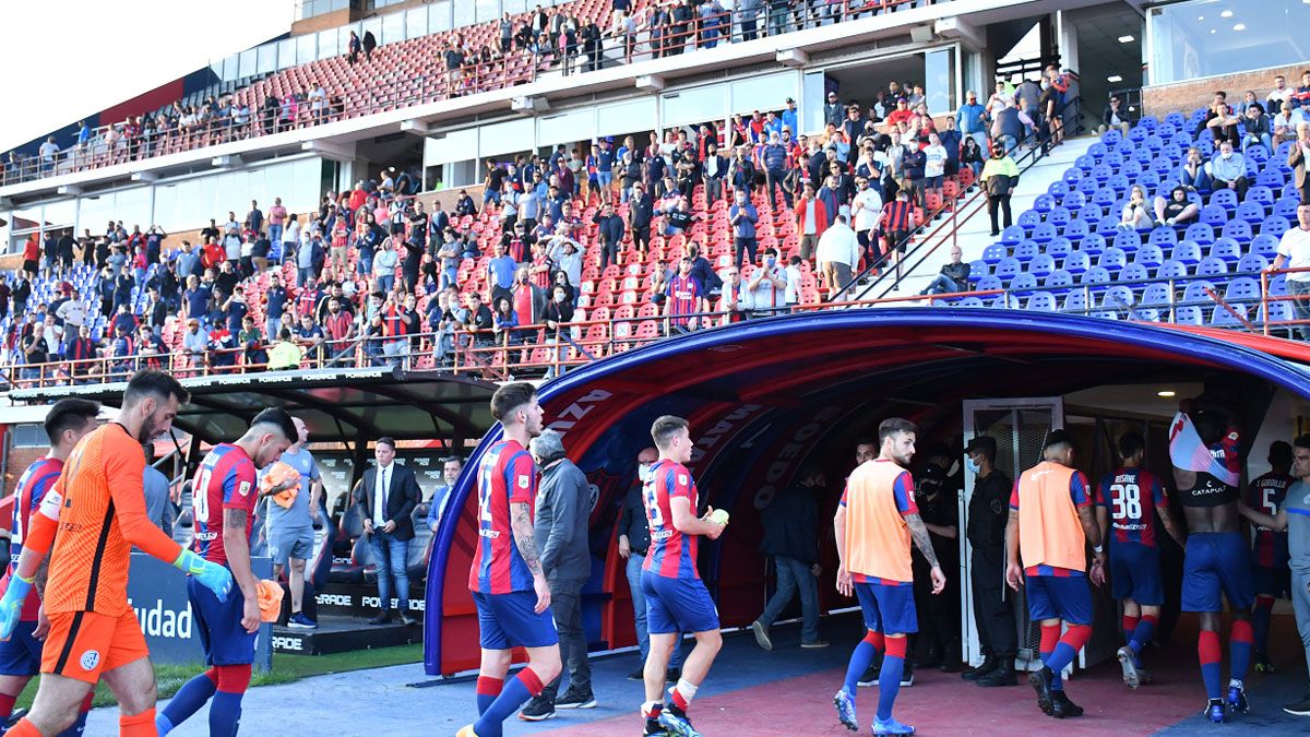 La furia de los hinchas por la nueva derrota de San Lorenzo: 