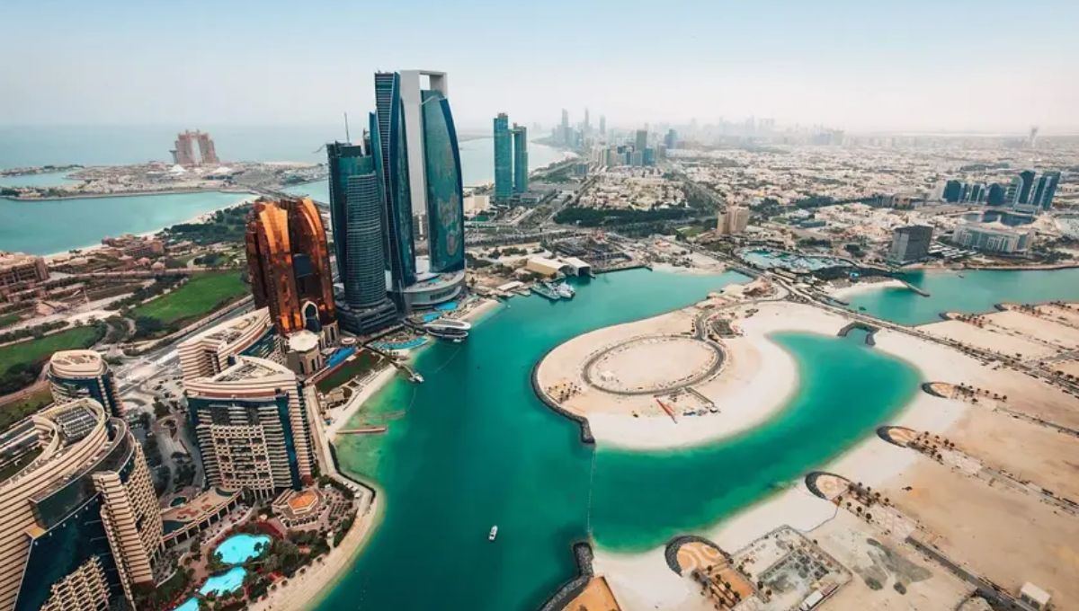 La capital de uno de los países más ricos del mundo está sobre una isla artificial