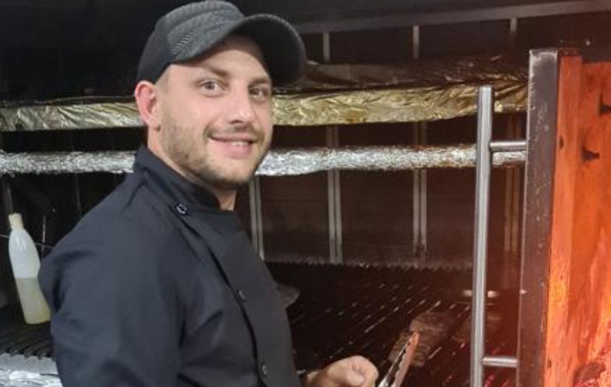 Felipe Bakos es el chef estrella de La Pampa, un restaurante en Senegal. Felipe Bakos es el chef estrella de La Pampa, un restaurante en Senegal.