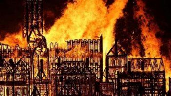 Ardió una enorme maqueta de Londres para conmemorar el gran incendio de 1666