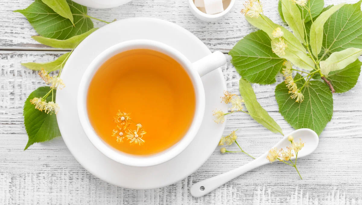 Por qué hay que tomar té de tilo: esto dicen especialistas médicos