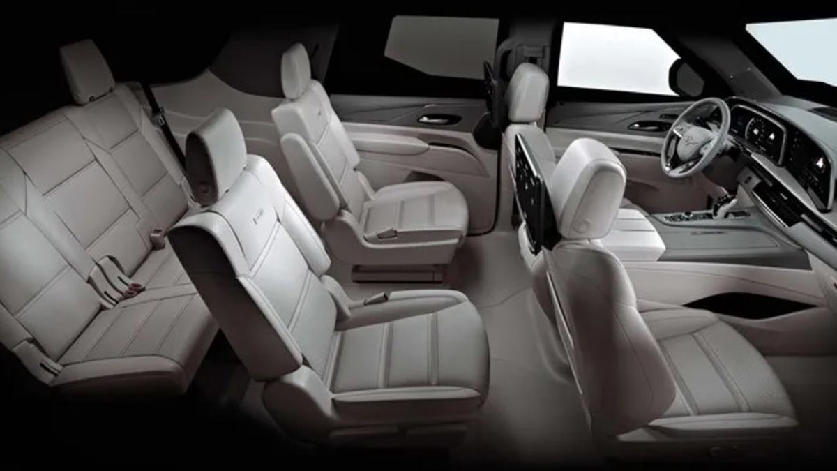 El SUB tiene tres líneas de asientos muy confortables, con una barra y pequeña pileta de lavado