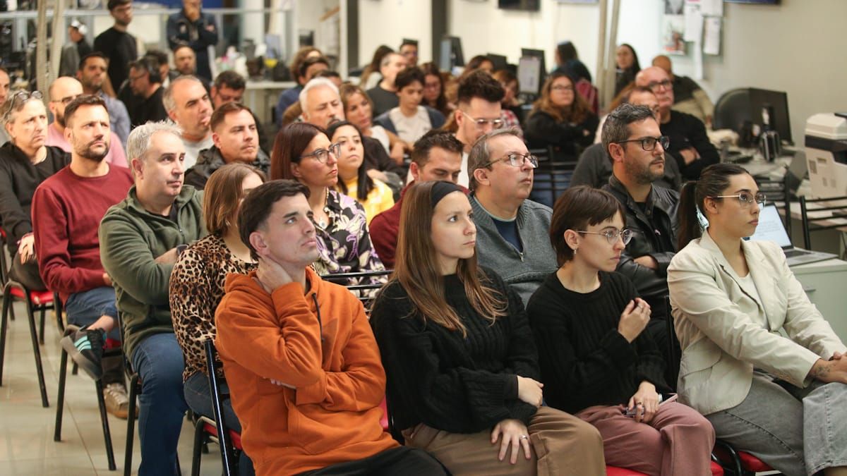 Capacitación de Google News Initiative sobre el uso de IA en las redacciones, con periodistas del Grupo América Interior. Capacitación de Google News Initiative sobre el uso de IA en las redacciones, con periodistas del Grupo América Interior.