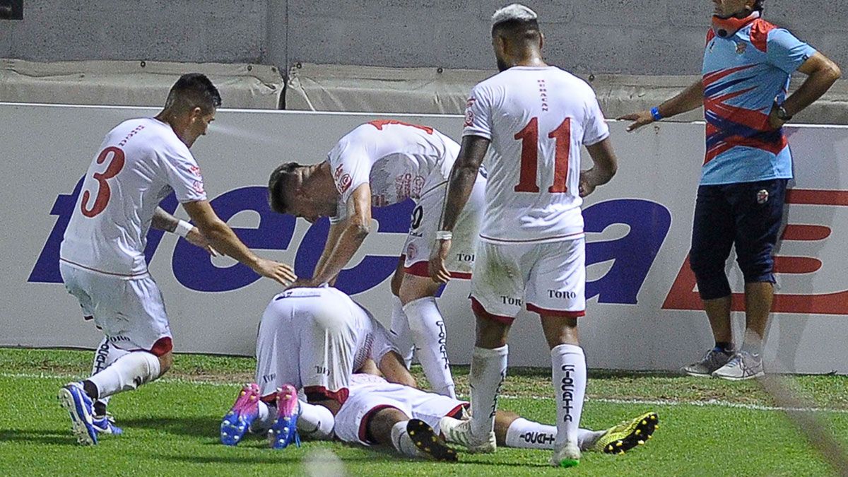 Huracán Las Heras venció a Arsenal y pasó de ronda en la Copa Argentina. (Fotobaires).