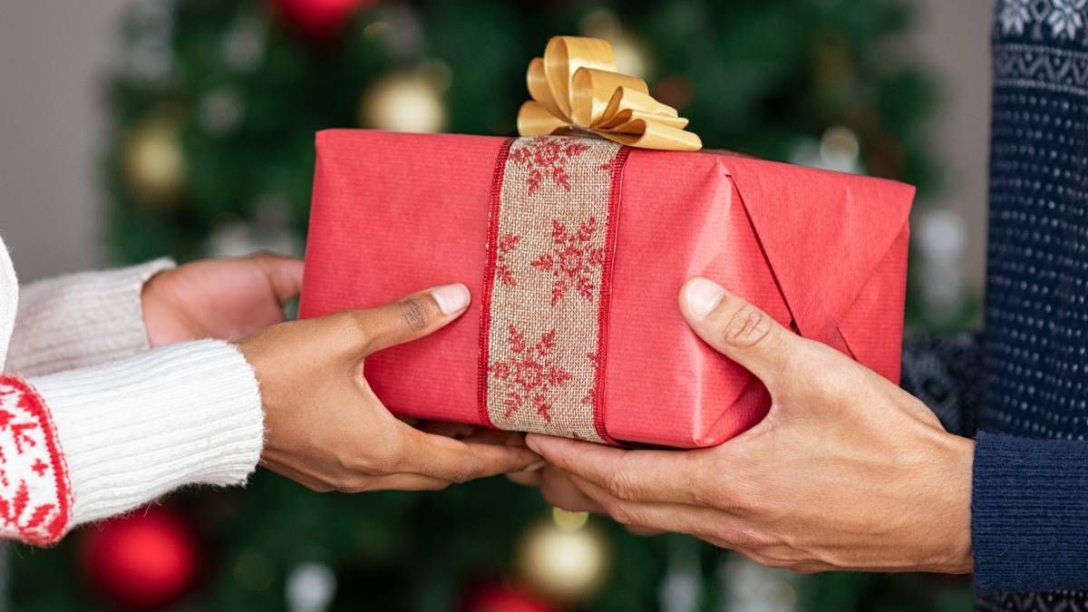 Evita regalar estas cosas en Navidad porque atraerán malas energías según el Feng Shui