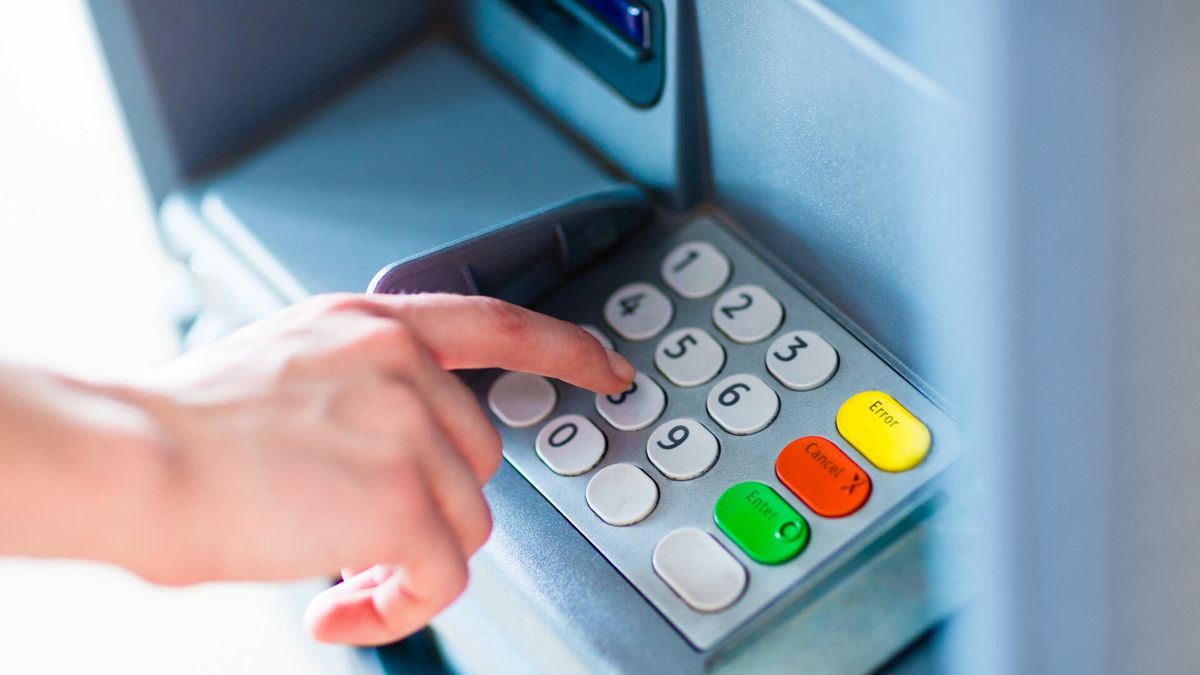 Revisa el cajero automático: ladrones utilizan Revisa el cajero automático: ladrones utilizan