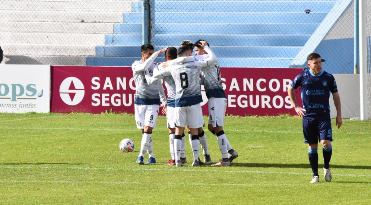 Luciano Sánchez marcó el 1 a 0 para Independiente Rivadavia.