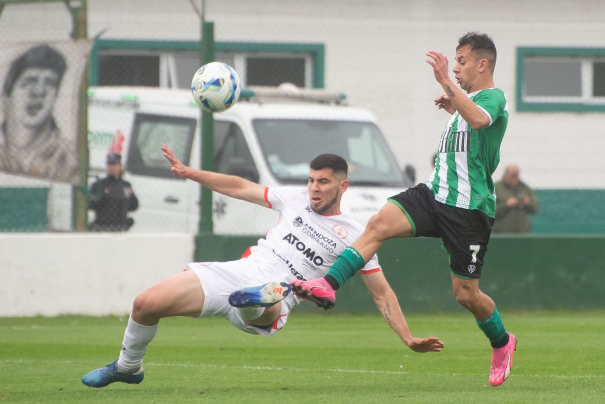 Corbalán, Muñoz y Giorno marcaron para Camioneros. Descontó Silva para Huracán Las Heras. Corbalán, Muñoz y Giorno marcaron para Camioneros. Descontó Silva para Huracán Las Heras.