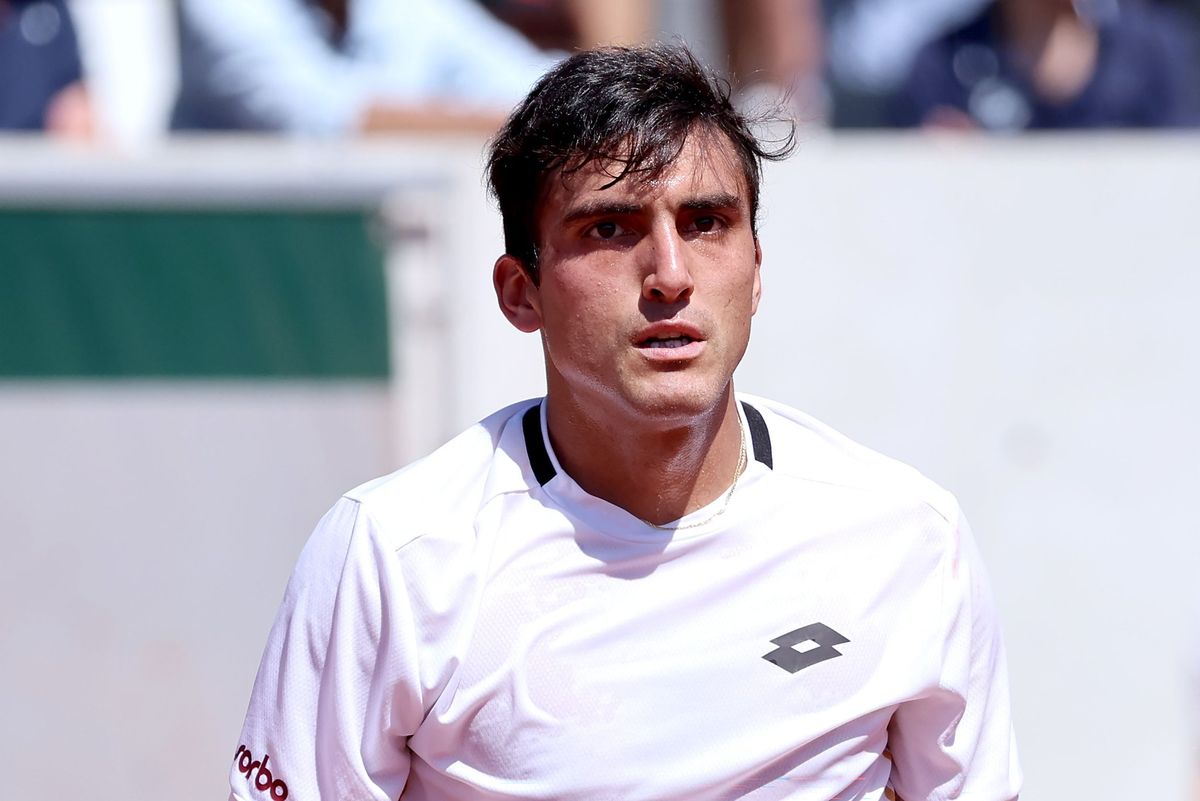 Burruchaga sigue en Roland Garros tras el retiro de Sebastián Báez. Burruchaga sigue en Roland Garros tras el retiro de Sebastián Báez.
