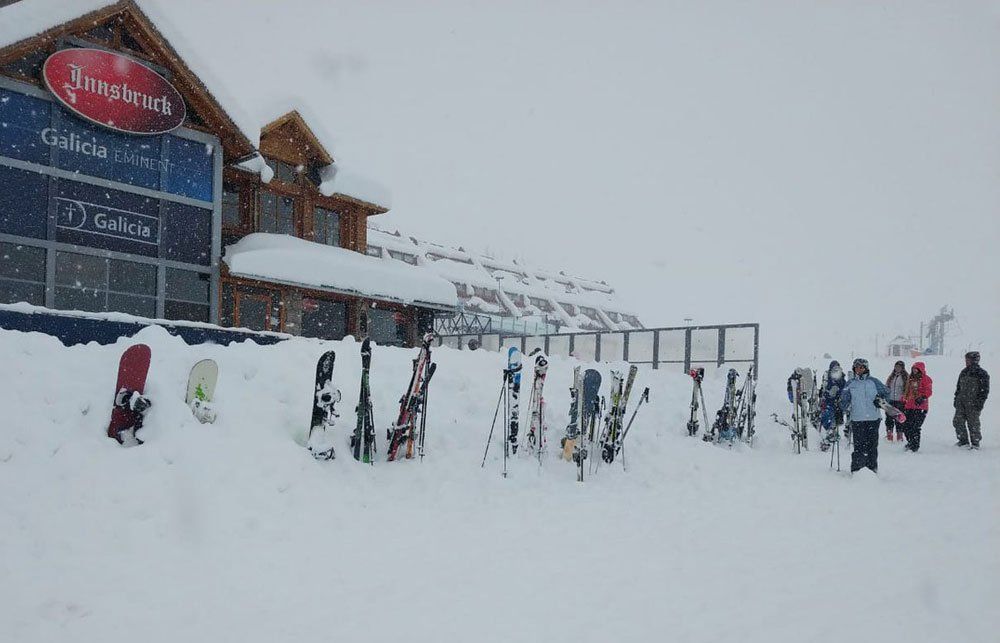 Las intensas nevadas, imán de turistas para los centros de esquí