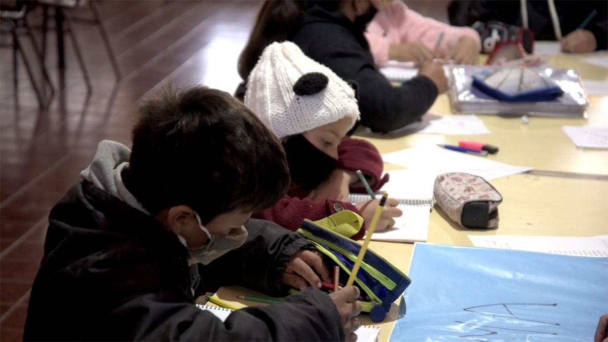 Las escuelas primarias vuelven a la presencialidad total desde el lunes