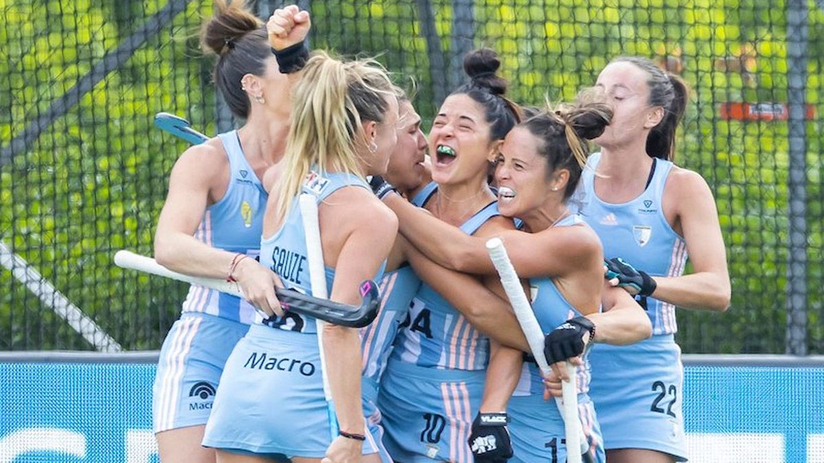 Las Leonas celebran la conquista de Majo Granatto.