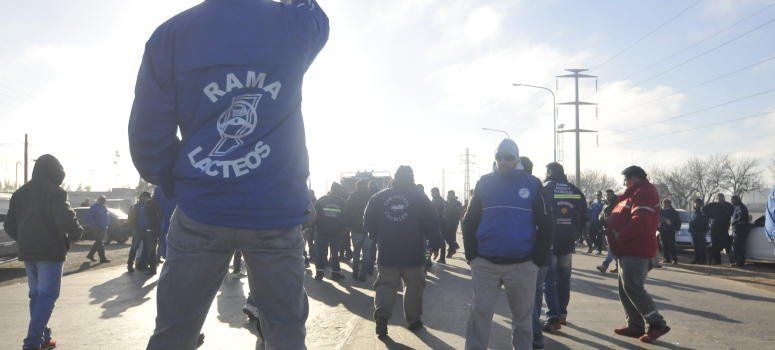 Camioneros cortó un acceso a San Lorenzo y advirtió que podría extender los piquetes