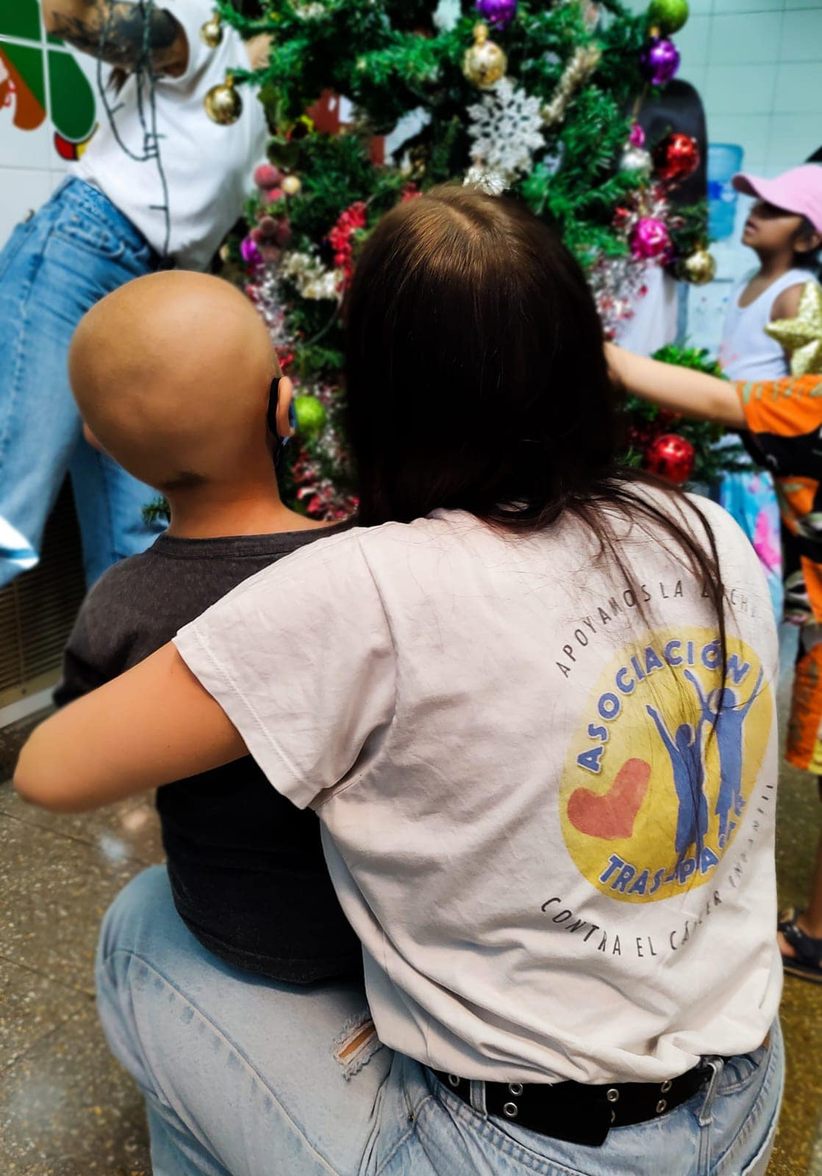 La Asociación Traspasar comenzó una colecta para que los chicos internados que luchan contra el cáncer tengan una noche de Navidad Mágica.