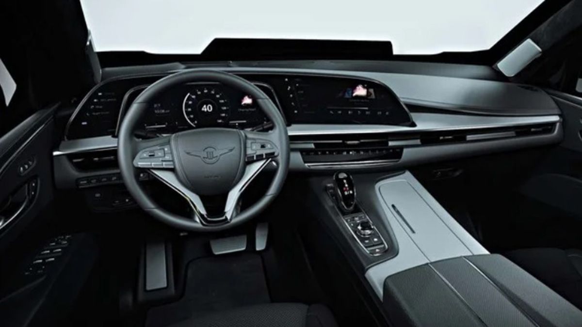 El vehículo fabricado en California posee amplias pantallas interiores que marcan cada detalle y niveles de seguridad