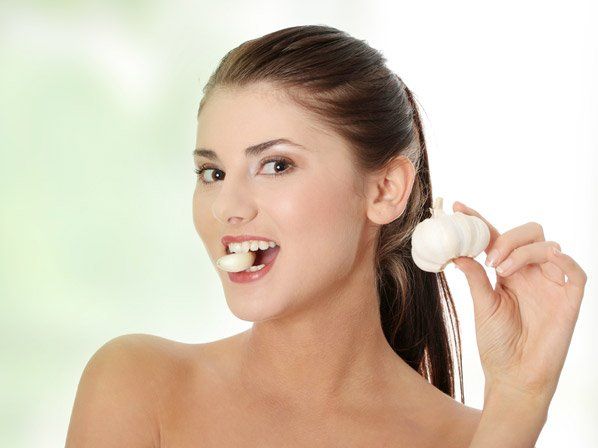 Los grandes beneficios de comer ajo en ayunas