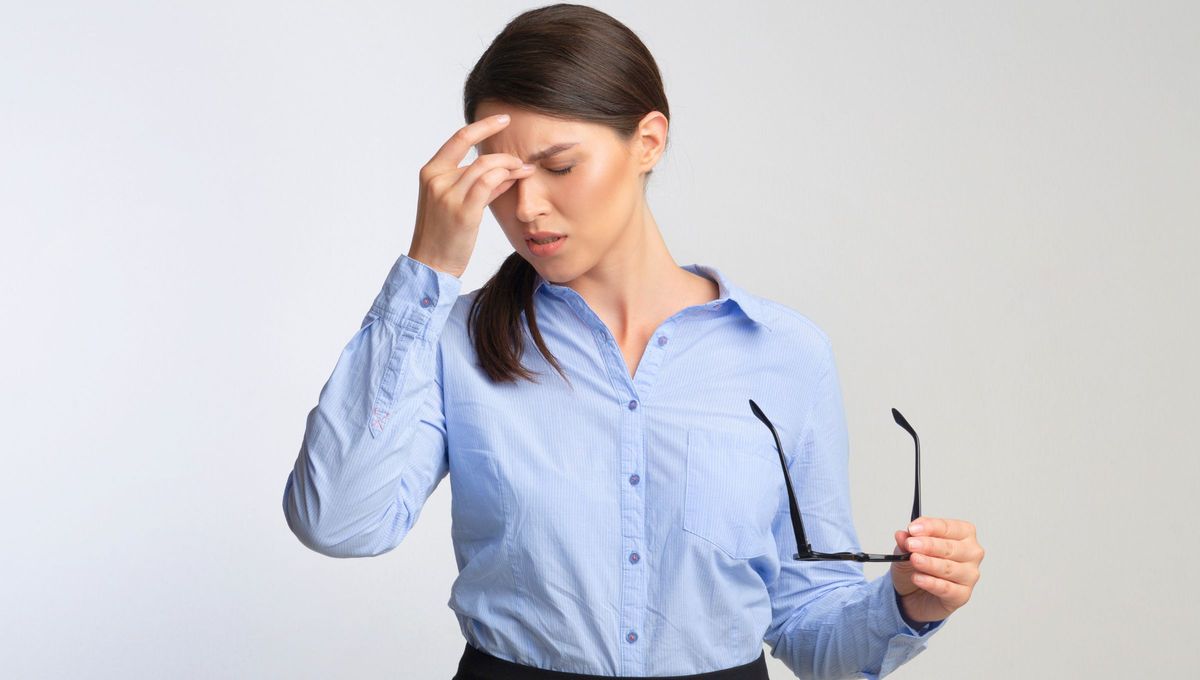 La presión arterial muy alta puede causar dolor de cabeza, visión borrosa, dolor en el pecho y otros síntomas. La presión arterial muy alta puede causar dolor de cabeza, visión borrosa, dolor en el pecho y otros síntomas. 