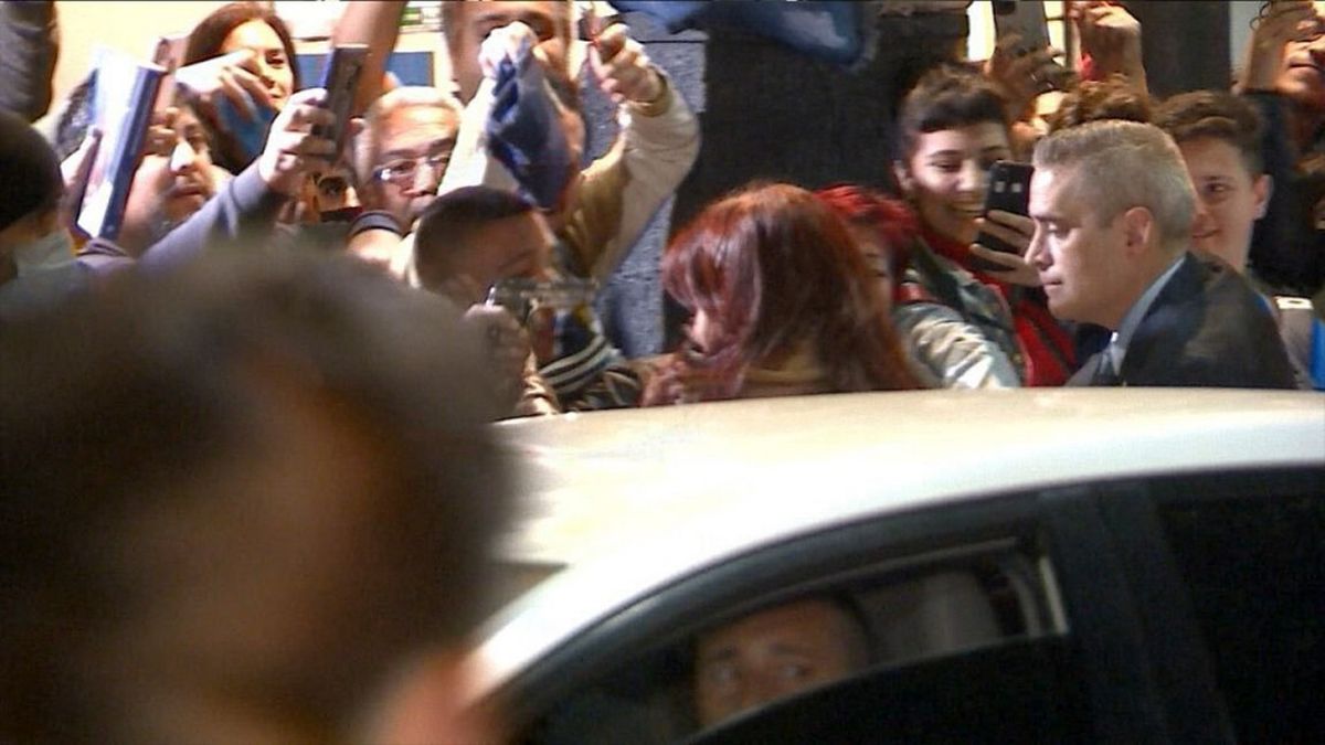 El 1 de septiembre la vicepresidenta Cristina Kirchner fue atacada frente a su casa en Recoleta (Foto: NA).