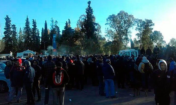 Bloquearon el ingreso a la refinería en Luján de Cuyo por un reclamo salarial