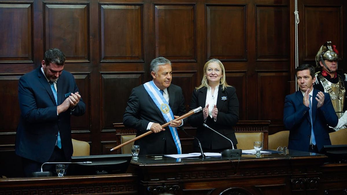 Alfredo Cornejo durante la Asamblea Legislativa donde dio a conocer la adenda que amplía el destino de los fondos de Portezuelo del Viento. Alfredo Cornejo durante la Asamblea Legislativa donde dio a conocer la adenda que amplía el destino de los fondos de Portezuelo del Viento.