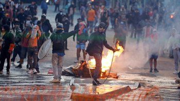 La muerte de un hincha motivó más protestas, otro fallecido y graves incidentes