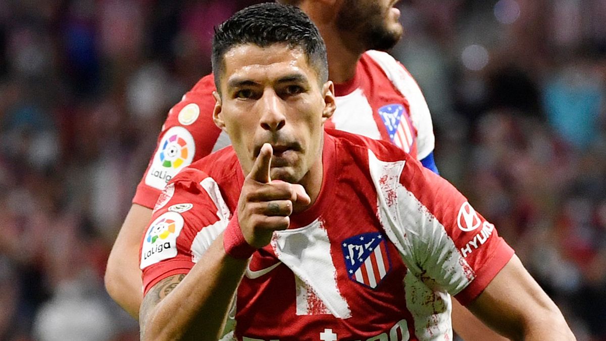 Luis Suárez marcó dos goles y Atlético Madrid es puntero