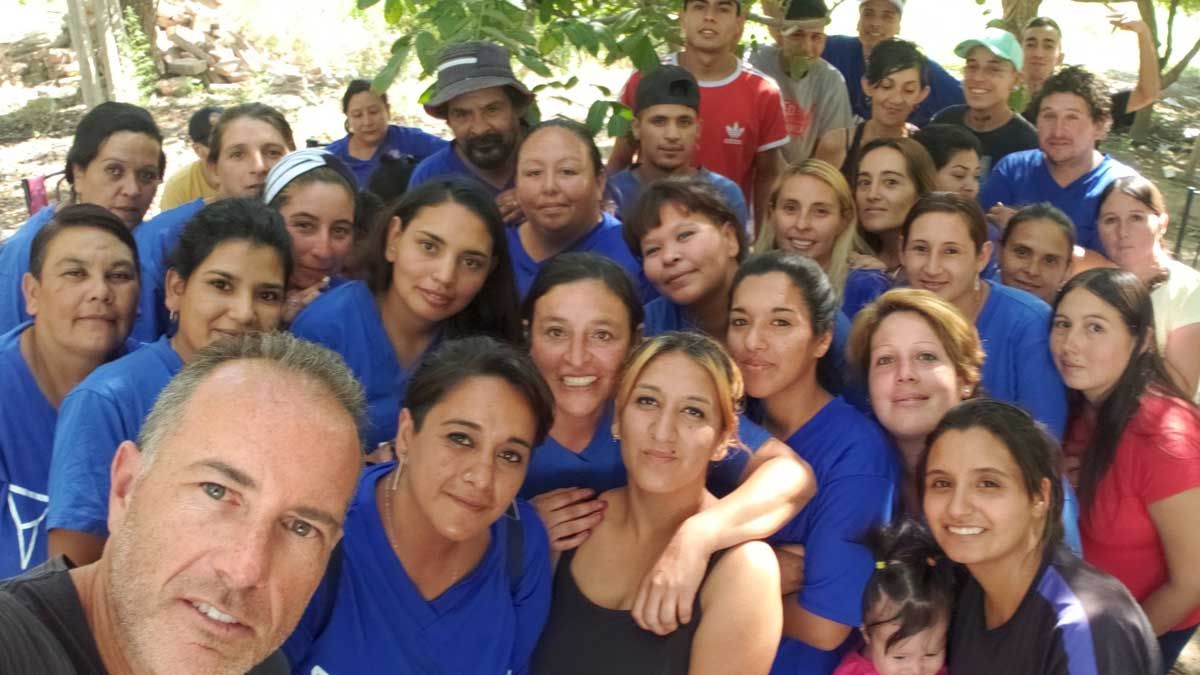 Ernesto Mancinelli con la militancia de Libres del Sur. este martes iniciarán la campaña para una consulta popular por el acuerdo con el FMI.