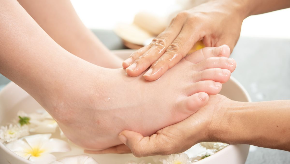 Cuando usamos calzado apretado y cerrado, los pies se pueden llenar de ampollas. Cuando usamos calzado apretado y cerrado, los pies se pueden llenar de ampollas. 