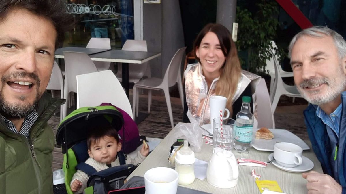 El andinista mendocino Nacho Lucero junto a su hijo Salvador, su pareja María Fernanda y un querido amigo de la familia Pablo Buchbinder. El andinista mendocino Nacho Lucero junto a su hijo Salvador, su pareja María Fernanda y un querido amigo de la familia Pablo Buchbinder.