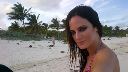 Paula Chaves paraliza Brasil con su bikini culotte Barbiecore