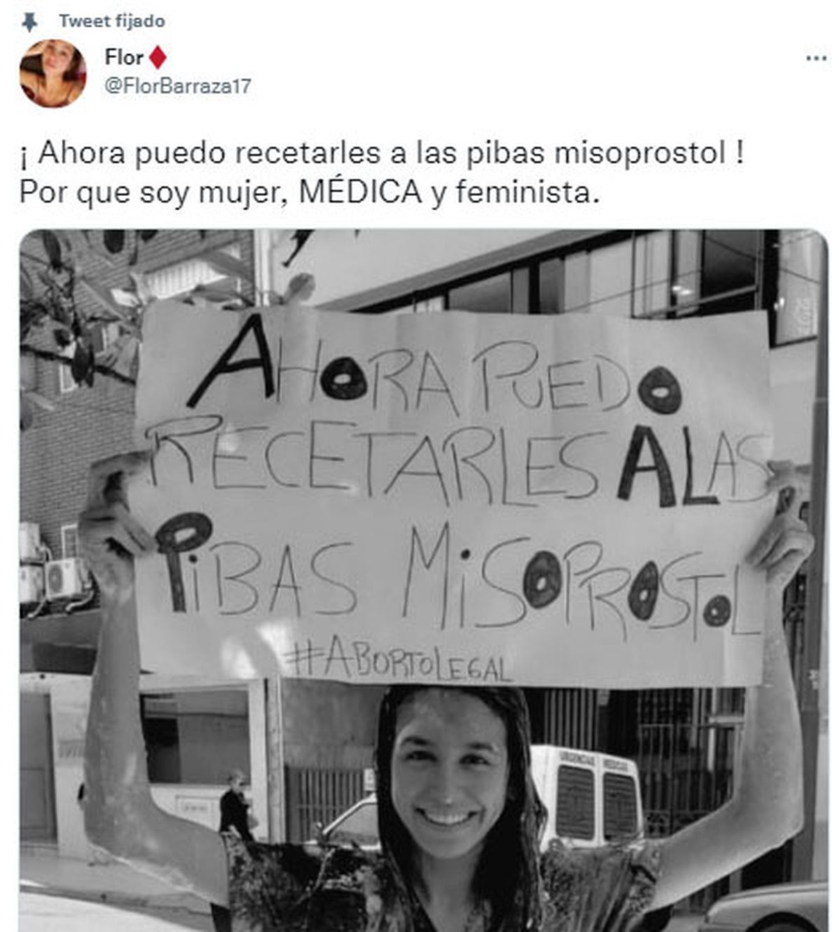 El tuit que Florencia Barraza tiene fijado en su cuenta de Twitter.