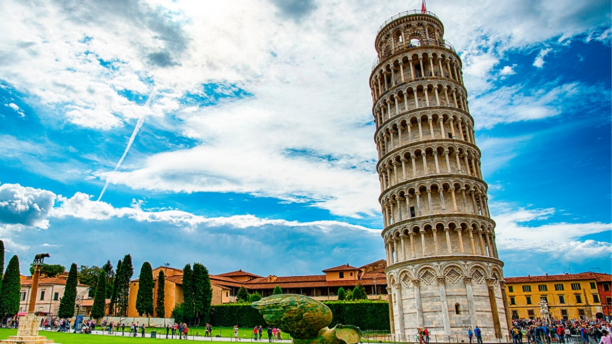Nueva York tiene su propia Torre de Pisa.
