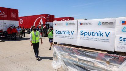 Este jueves llegaron las primeras 300.000 vacunas provenientes de Rusia. 