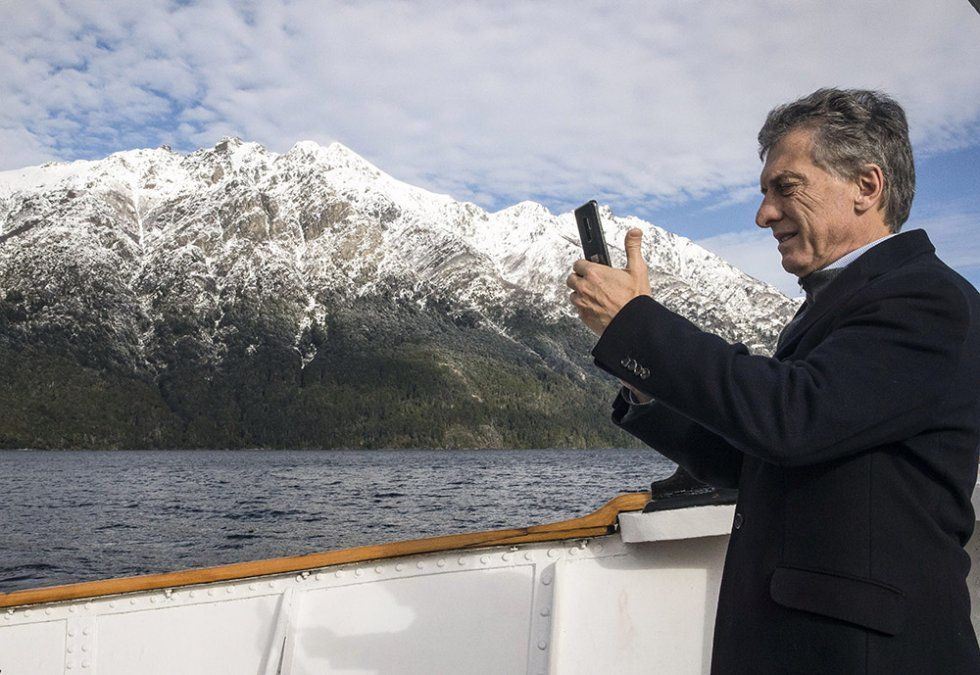 Macri se reunió con la Mesa de turismo de Bariloche a bordo de un barco