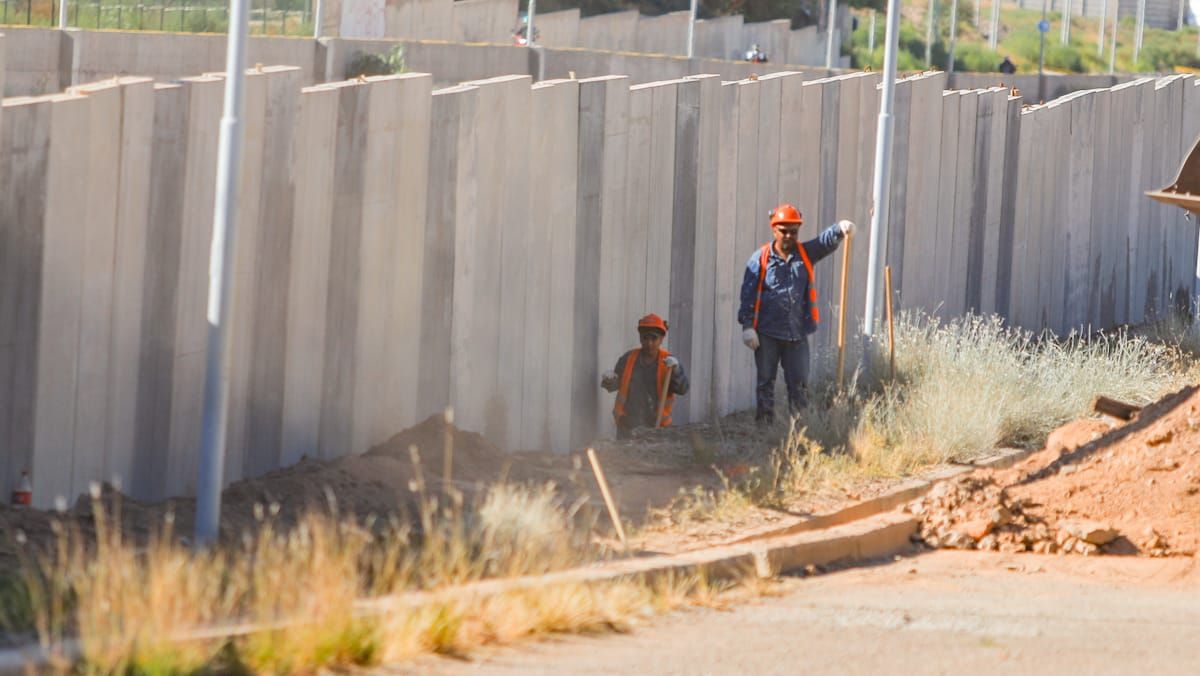 Para la UNCuyo es prioritario terminar cuanto antes la construcción del muro en su campus. Para la UNCuyo es prioritario terminar cuanto antes la construcción del muro en su campus.