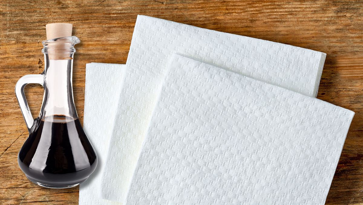 Con una servilleta embebida en vinagre se pueden limpiar muchas cosas del hogar.&nbsp;