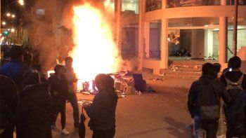 Violenta noche en Bolivia luego de conocerse la victoria de Evo en primera vuelta