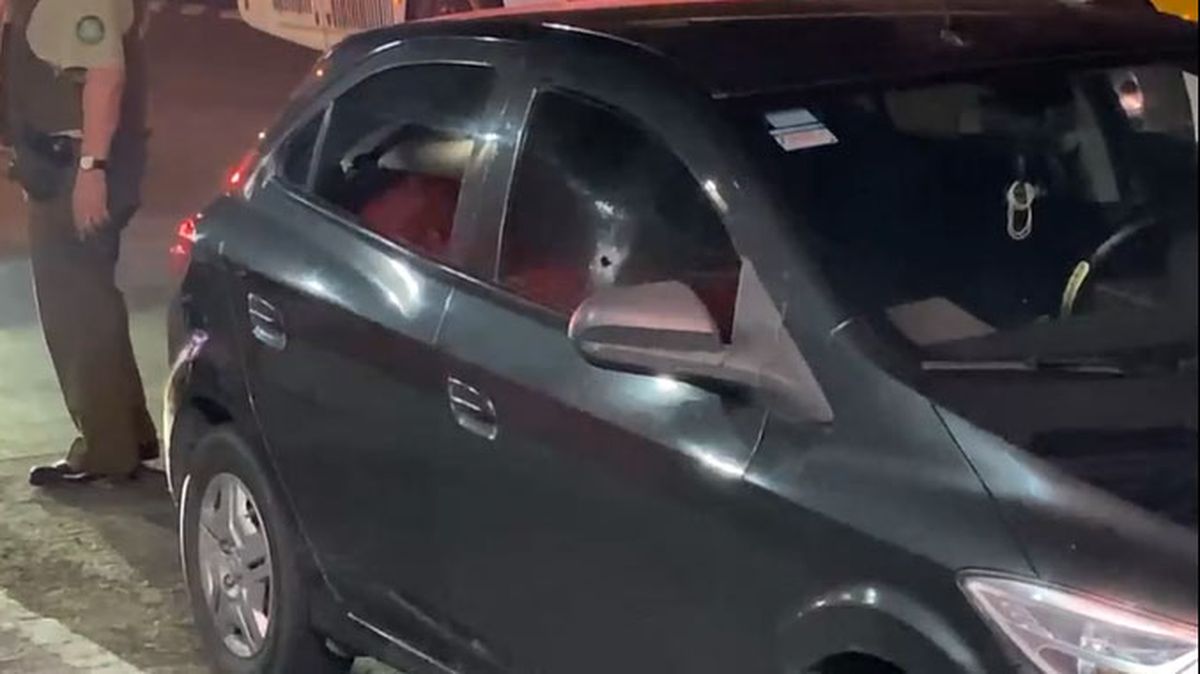 Los delincuentes que atacaron a un mendocino en Chile dispararon por la ventanilla del acompañante del auto de la víctima y lo hirieron en su brazo derecho. Los delincuentes que atacaron a un mendocino en Chile dispararon por la ventanilla del acompañante del auto de la víctima y lo hirieron en su brazo derecho.