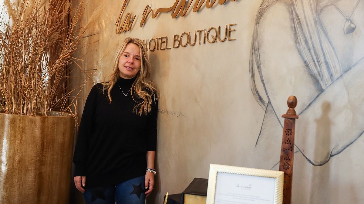 María Aguinaga es una empresaria que está en todos los detalles para hacer que la experiencia en su hotel sea única. María Aguinaga es una empresaria que está en todos los detalles para hacer que la experiencia en su hotel sea única.