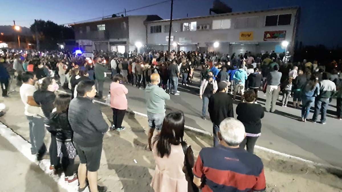 Bronca y dolor por la muerte de dos mujeres y una pequeña. Foto: Gerardo Tejeda.