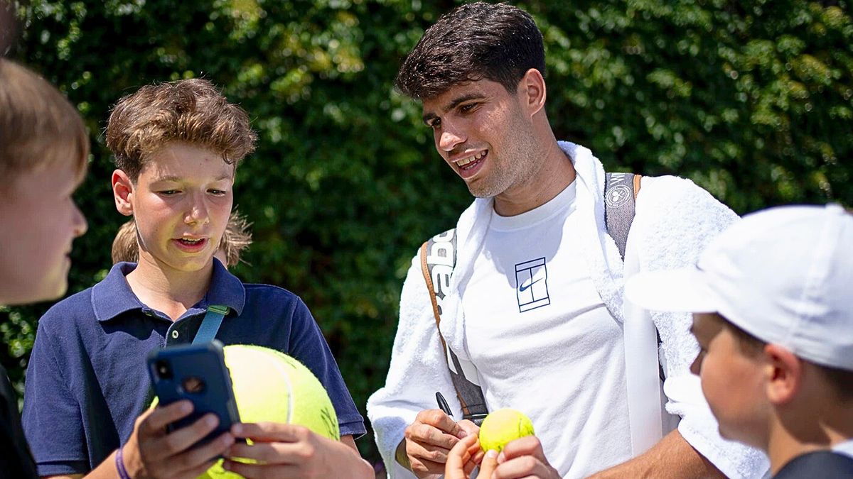 Alcaraz juega con Fognini.