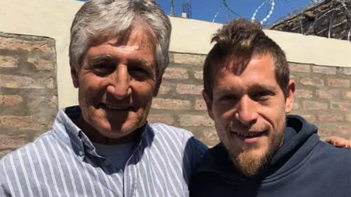 Fernando Brandán posa con su padre Enrique Eleodoro.