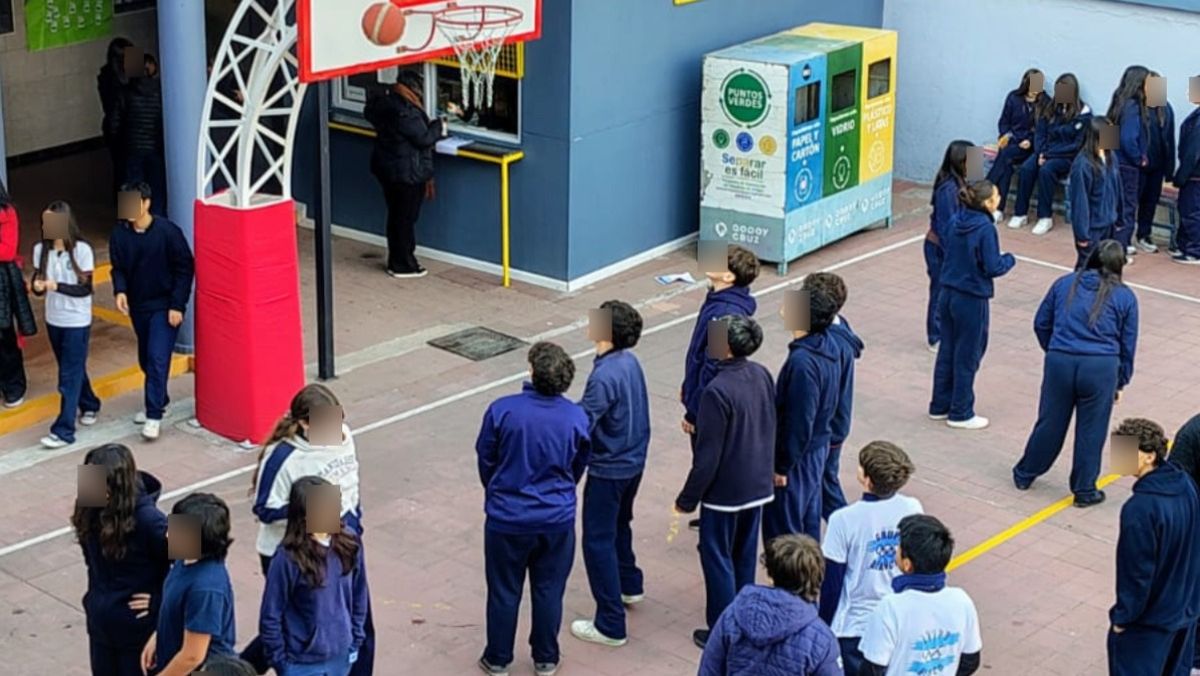 Los chicos y chicas no se olvidaron de jugar, aprender y conversar en la escuela. Imagen ilustrativa.
