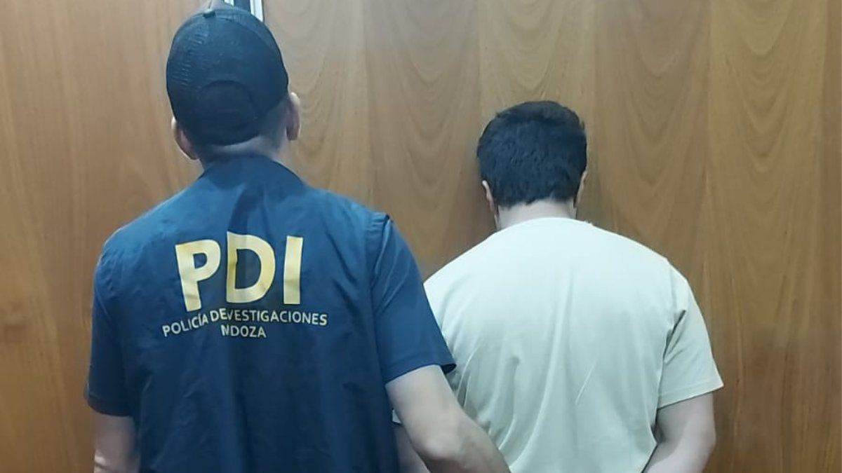 El momento en que detuvieron al sospechoso del crimen en Luján de Cuyo. El momento en que detuvieron al sospechoso del crimen en Luján de Cuyo.